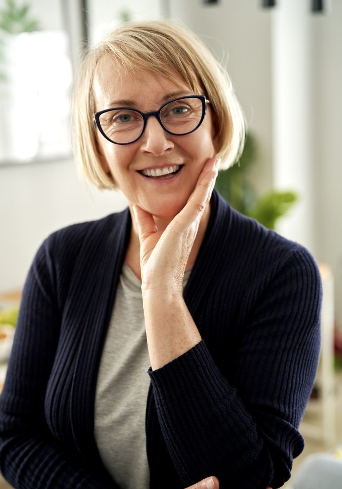 Portrait of mature woman in eyeglasses